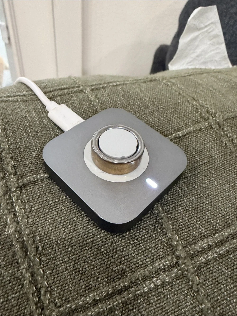 Oura Ring gen 4 size 6 with Charger Dock - works great!